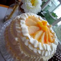 フリルの桃のショートケーキ