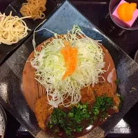 Snapdishの料理写真:辛味噌だれ とんかつ定食|さくさくぱんださん