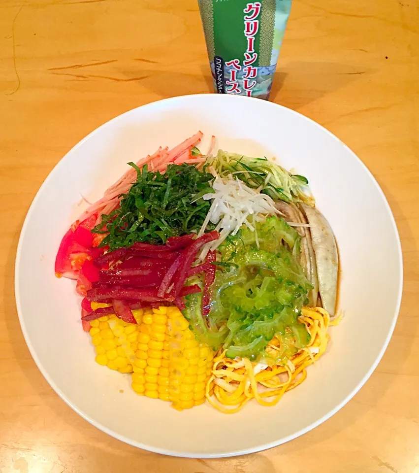 具材沢山のグリーンカレー風味冷麺|沖縄「ピロピロ」ライフさん