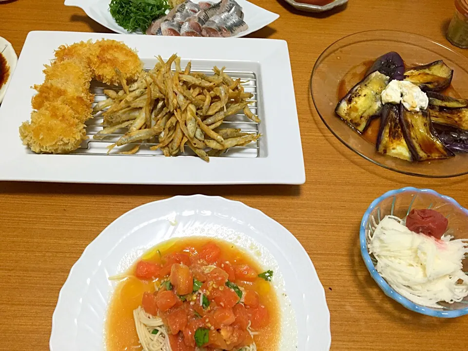 ホタテフライ ワカサギの唐揚げ  山芋そうめん 茄子のカルパッチョ イワシの刺身 トマトの冷製パスタ|コニーさん