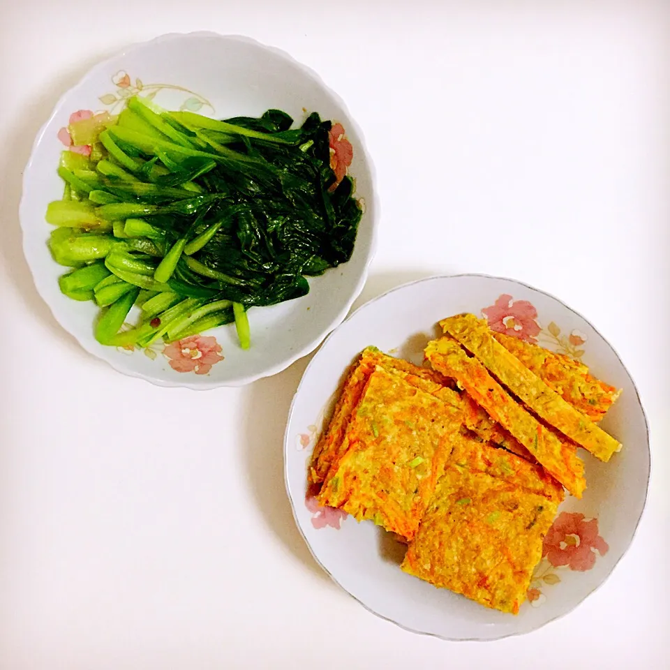 胡萝卜香菜燕麦黑椒鸡蛋饼配白灼菜秧|思念有生命さん