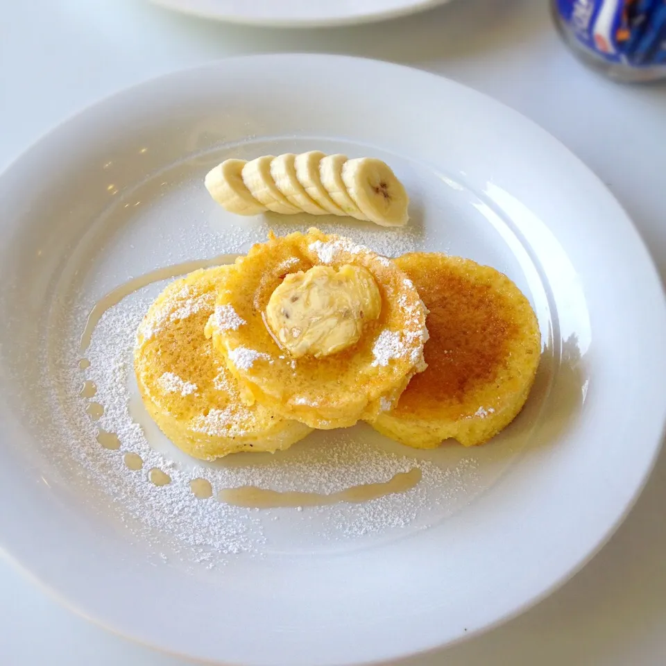 Pancakes with banana and maple syrup|michelleさん