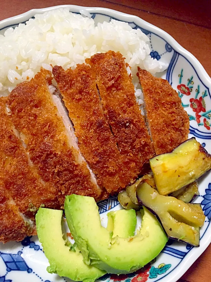 Snapdishの料理写真:Deep fried pork with bread crumbs (pork cutlet)|Mary Annさん