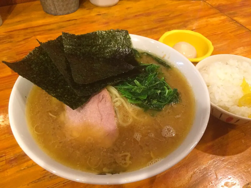 洞くつ家 中 濃いめ多め ライス 味玉|ひとしおぶですさん