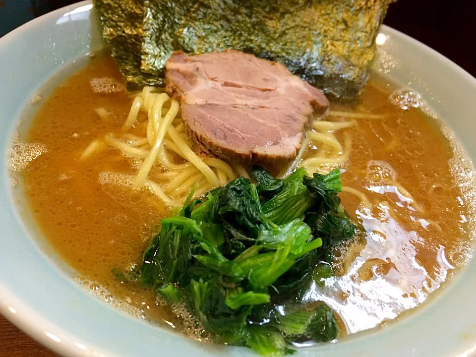 Snapdishの料理写真:中盛りラーメン 硬め 濃目|tecklさん