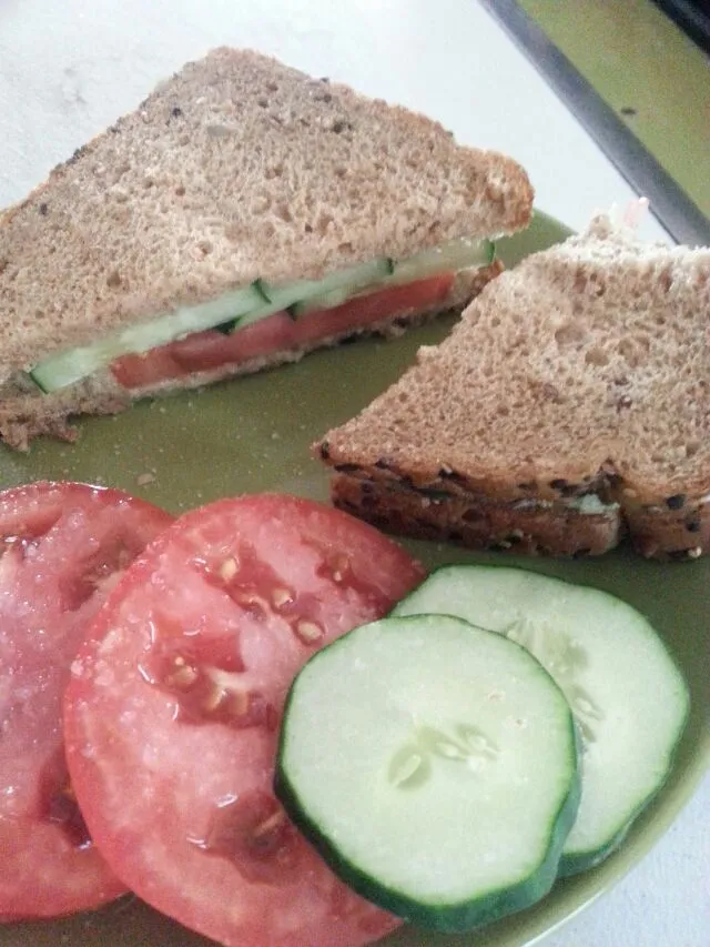 Snapdishの料理写真:while grain vegan bread with cucumber, native tomato, and artichoke spread.|Polly Gelfusoさん