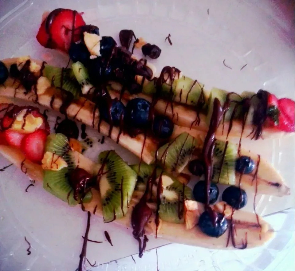 Banana Planks! #Strawberries #Kiwi #Blueberries #Honey #Chocolate #DriedBanana|Garcia Jasnique Hallさん