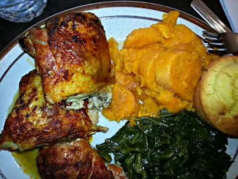 Honey Bake Chicken W/  Sweet Potatoes And Collard Greens W/ A Corn Muffin|Sheila Harrisさん