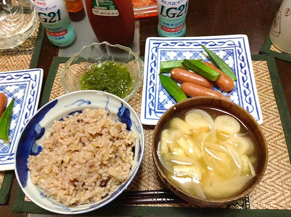 めかぶ＆ウィンナーソーセージとオクラ＆玉ねぎと麩の味噌汁|まぐろさん