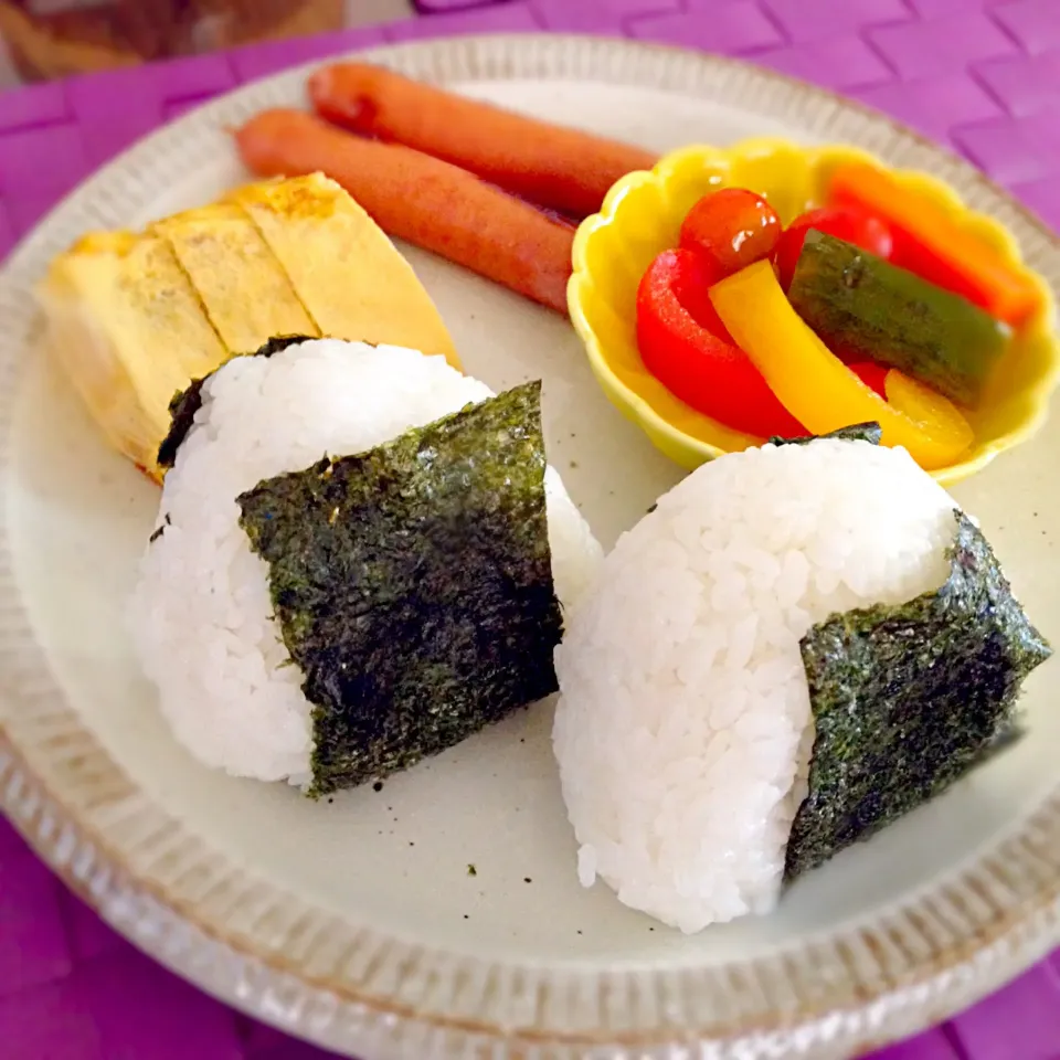 手作り梅干しでオニギリ朝食|えりさん