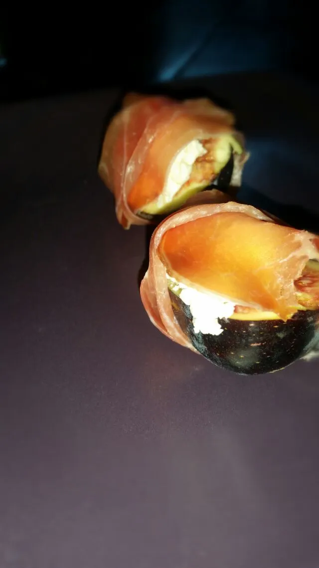 fig and honey goat cheese wrapped in prosciutto|Miriam Jさん