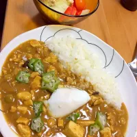 Snapdishの料理写真:お豆腐と夏野菜カレー|Kazuyo Tamashiroさん