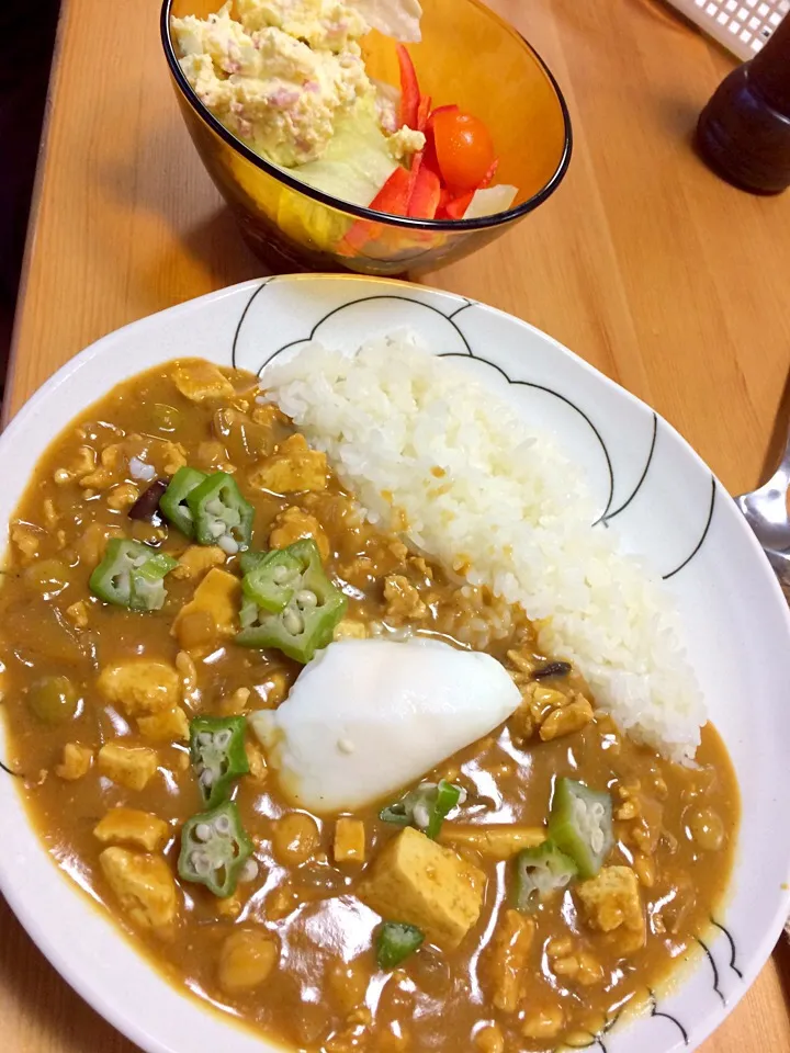 Snapdishの料理写真:お豆腐と夏野菜カレー|Kazuyo Tamashiroさん