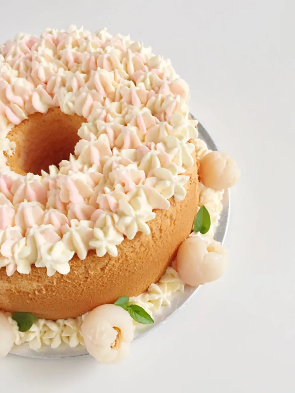 Rose chiffon cake with condensed milk cream and lychees|12Dragonさん