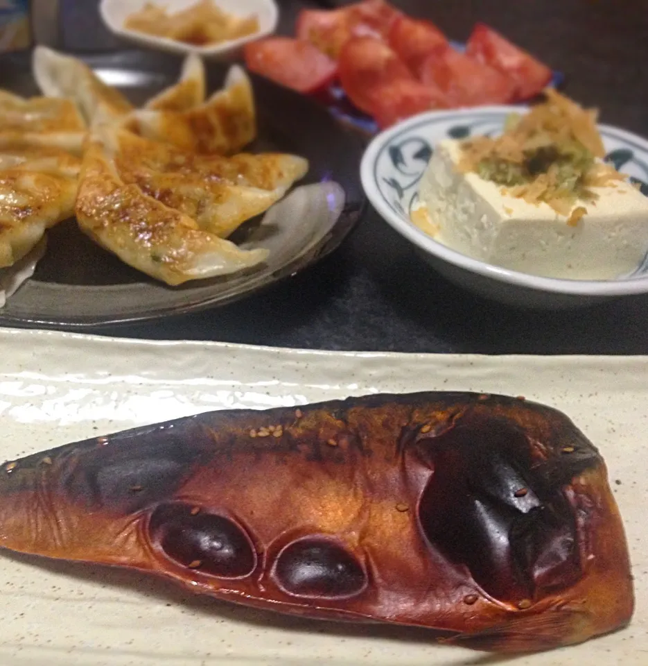 晩ごはん サバ味醂干し 餃子 冷や奴 トマト|ぽんたさん