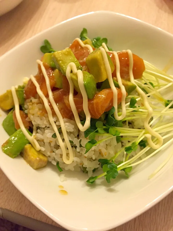 タロメシ サーモンとアボカドのポキ丼|taro nishidomeさん