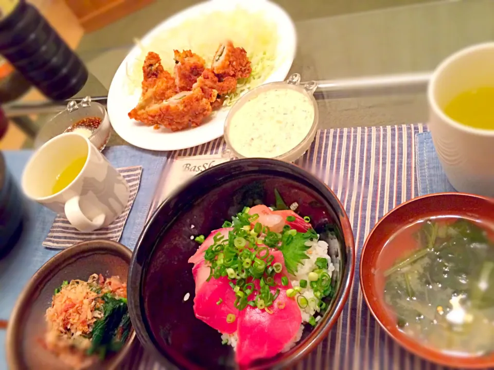 海鮮丼と大葉とチーズインチキンカツ定食|ちゃんもさん