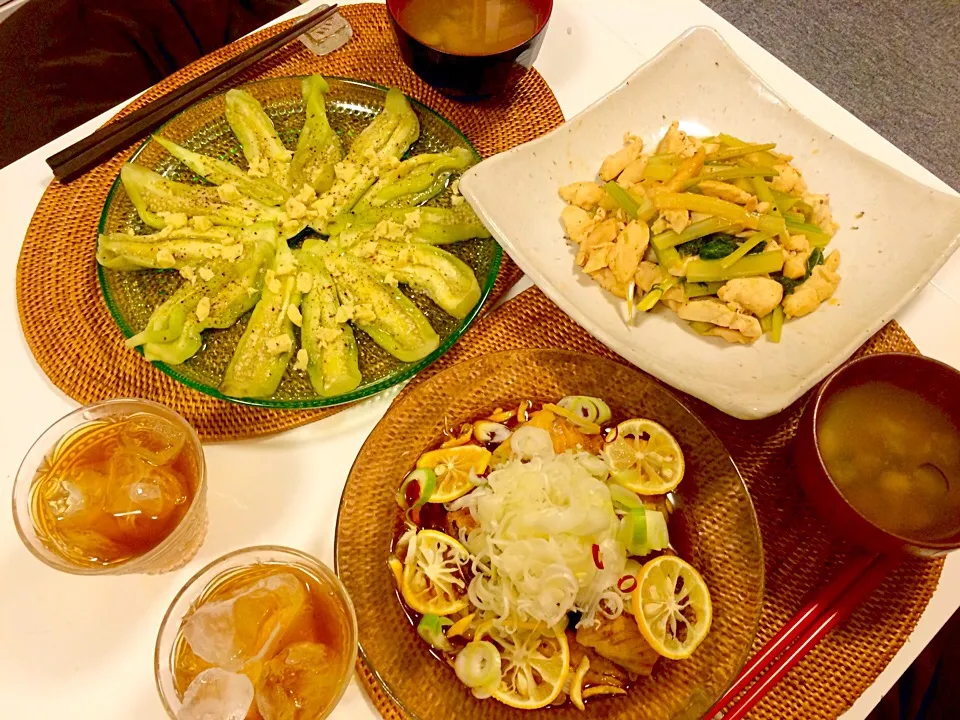 Snapdishの料理写真:夕飯は、塩サバの焼き浸し、鶏ササミとセロリの中華炒め、ナスのカルパッチョ、しじみのお味噌汁ヽ(*＾ω＾*)ﾉ|mamigoさん