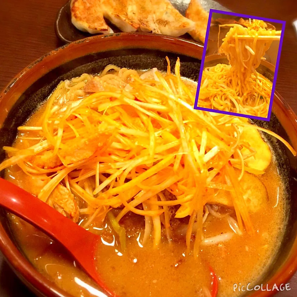 Snapdishの料理写真:★夕飯はリピートです😋 🍜北海道味噌、肉ネギラーメン🍜 餃子😋 @蔵出し味噌  麺場壱歩！|しんやさん