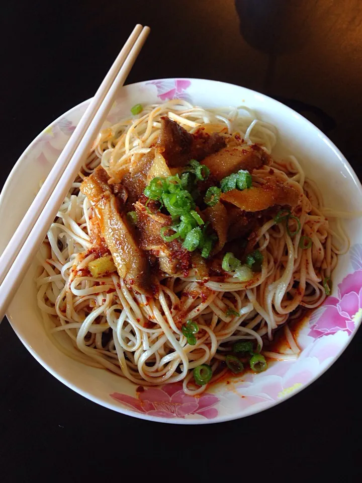 Cold noodles with shredded chicken, yummmm|Jeslynさん