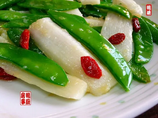 山药炒荷兰豆。。。stir-fried nagaimo yam with snow pea|steven z.y.さん