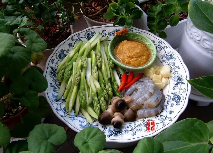 黄金芦笋虾。。。stir-fried asparagus and shrimp in salted duck egg yolk...1|steven z.y.さん