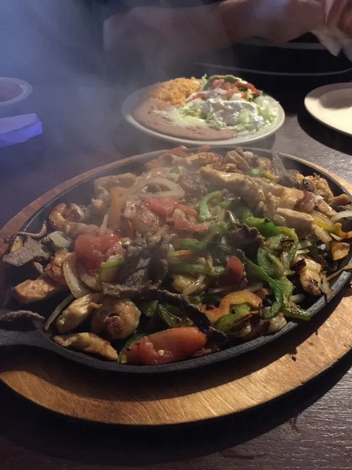 Snapdishの料理写真:Chicken, steak & shrimp Fajitas|Richard Thompsonさん