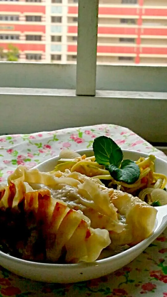 fried gyoza n papaya salad for lunch|Chua Jeanさん