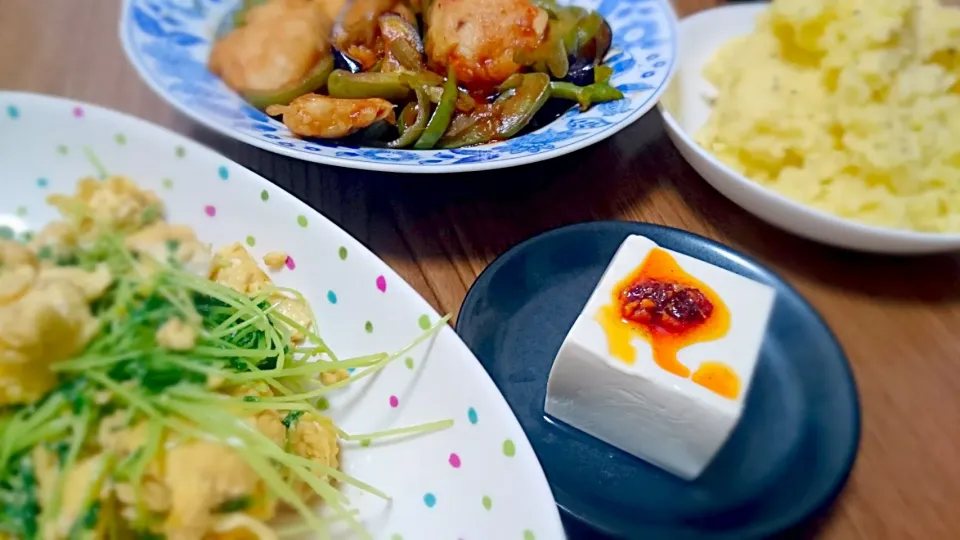 ・豆苗と卵の炒めもの
・鶏胸肉とピーマンの酢豚風
・ポテトサラダ
・冷奴|ようかんさん