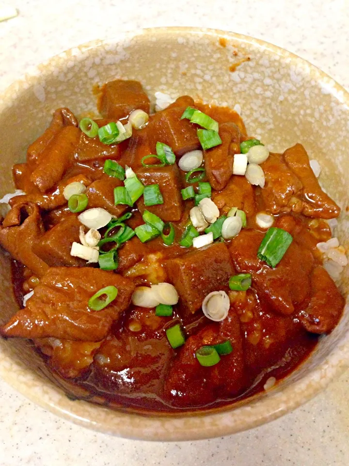 名古屋名物…味噌どて丼|めぐさん