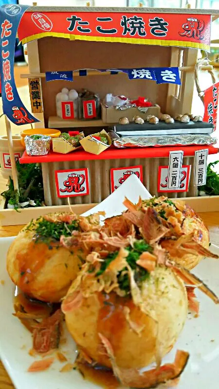 たこ焼き屋さん作りたぁぃ👧💓..
夏休みの工作その３✂🔨たこ焼き屋さん
with🐙たこ焼き|みうのすけさん