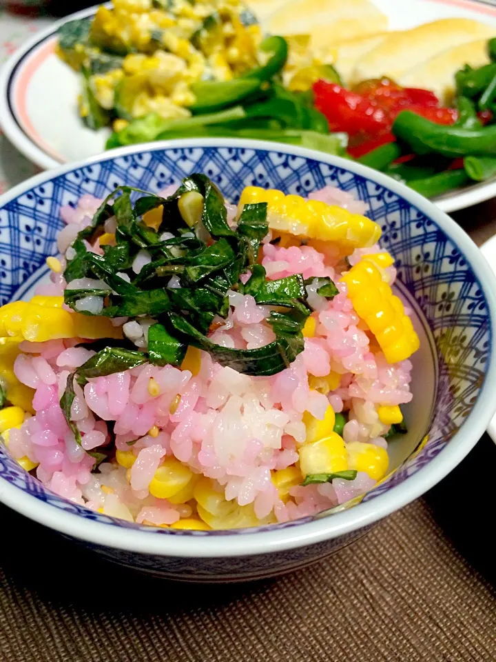 エゴマの葉とコーンの混ぜご飯|縄文柴犬さん