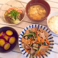 Snapdishの料理写真:豚バラの中華炒め＆もずく酢＆サツマイモの甘煮|ゆーみんさん