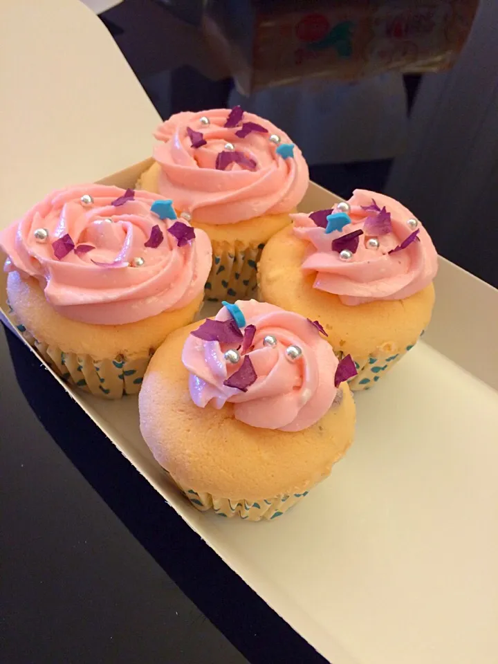 Snapdishの料理写真:rose cupcake|sherrya的私房烘培さん