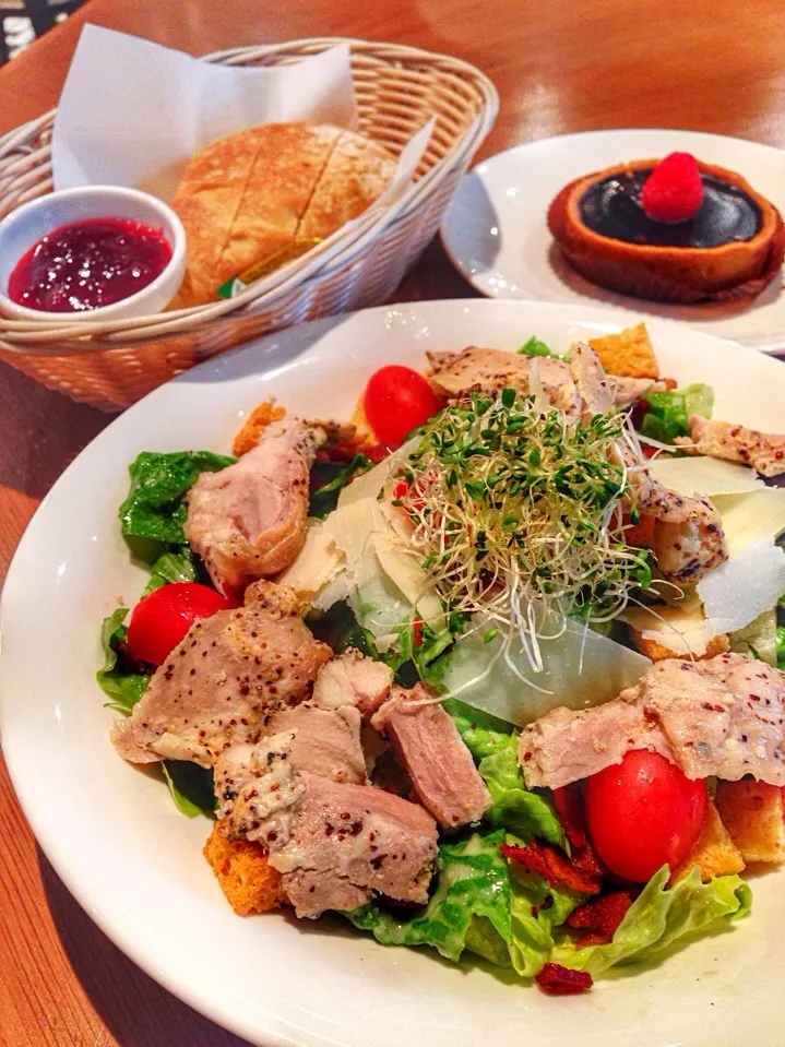 Chicken Caesar salad, bread basket, dark chocolate tart@Artisan Boulangerie Co, Killiney Rd|coxiella24さん