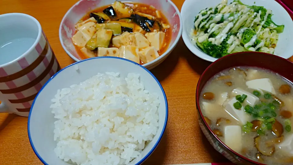 麻婆豆腐茄子とブロッコリーとなめこの味噌汁|しおさん