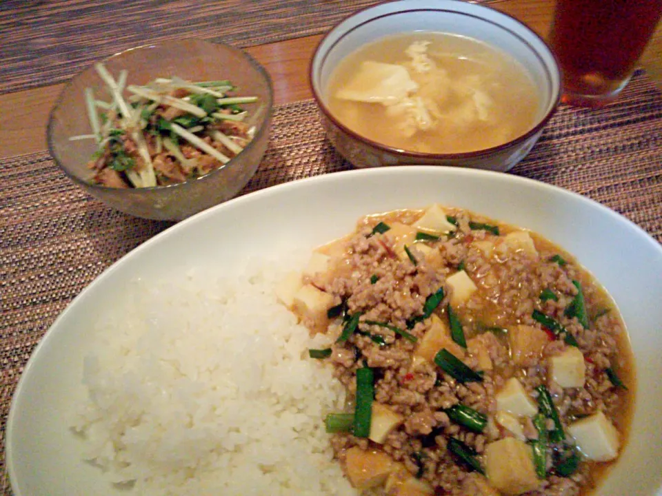 Snapdishの料理写真:厚揚げ麻婆ご飯と水菜とツナのサラダ|Emiko Kikuchiさん