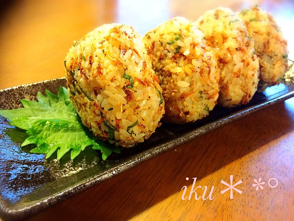 アミエビとしその焼きおにぎり♡|いく❤️さん