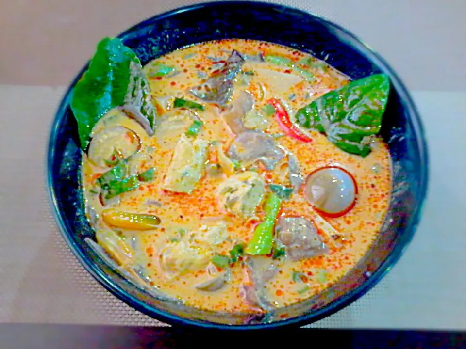 Chicken TomYum Soup (w/ jelly mushroom skimmed milk carnation lemongrass kaffir leaf stink weed berry eggplant string beans chilli cabbage ginger tomatoes) ✔|🌼 Pooja's Kitchenette 🌼さん