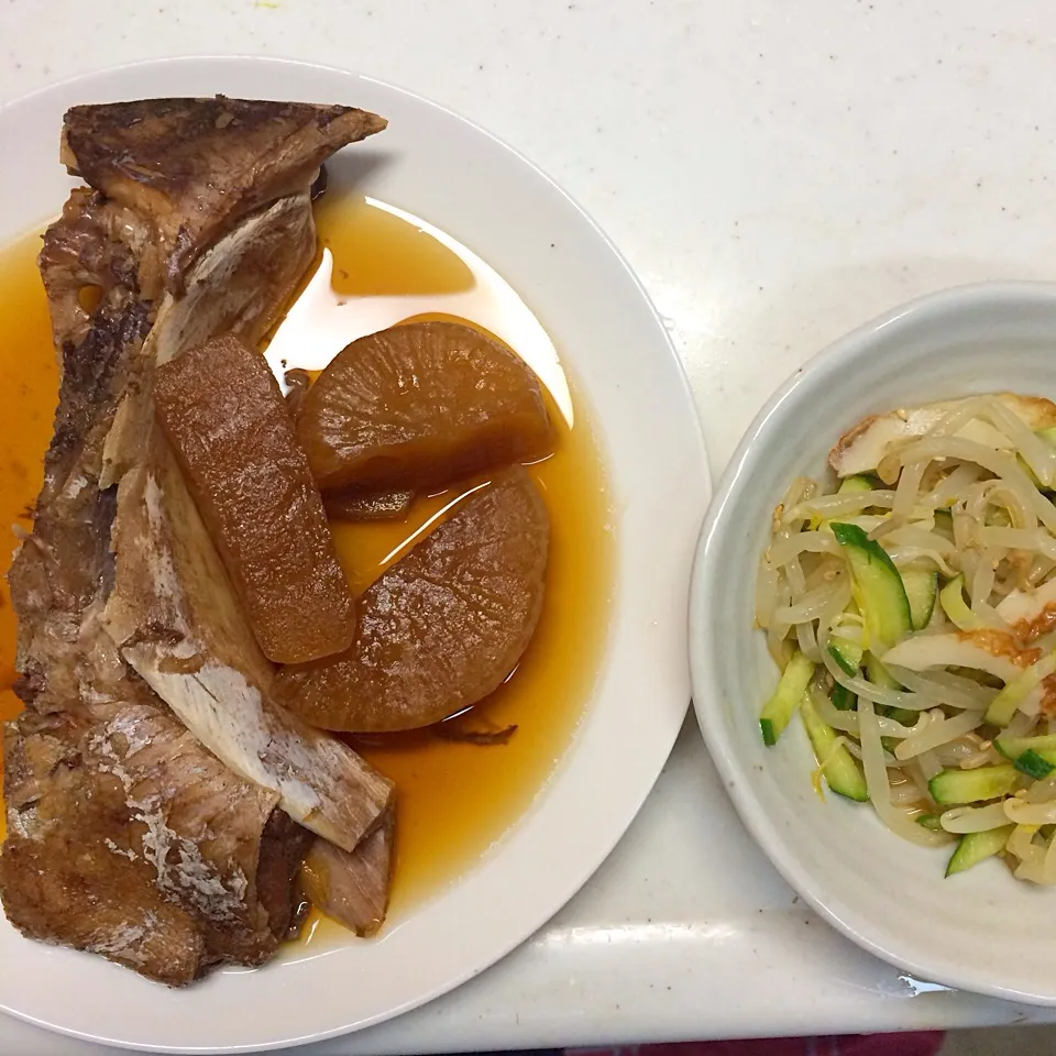 活力鍋でマグロのカマと大根煮   きゅうりとモヤシと竹輪のサラダ|ゆうみん（4人の母ちゃん）さん