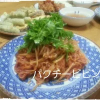 Snapdishの料理写真:パクチーをどっさりのせて冷・辛 ！！|Nobutaka Sakumaさん