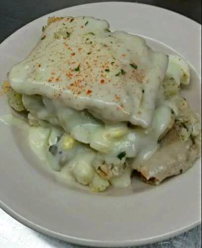 Fillet Pink Salmon  Cooked In Butter W/ Alfredo Sauce W/,Corn Kernels Sprinkled W/Paprika and Crushed Parsley|Sheila Harrisさん