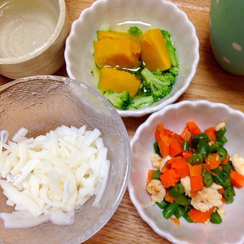 0804朝 しらすうどん、人参いんげん鶏団子の味噌炒め、かぼちゃブロッコリスープ、ヨーグルト|かえるさん