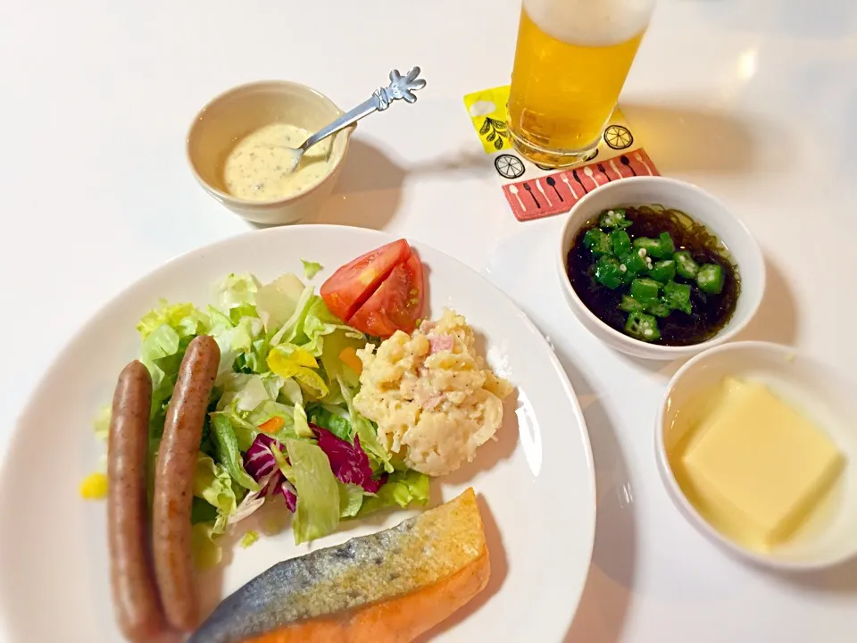 Snapdishの料理写真:🍴 今日のDinner 
  ⭐️   ポテトサラダ
  ⭐️   ソーセージ
  ⭐️   もずくとオクラの酢の物
  ⭐️   たまご豆腐
  ⭐️   シャケ|🍷katuzou🍷さん