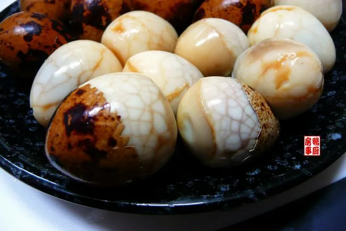 Snapdishの料理写真:茶叶鹌鹑蛋。。。tea flavor quail eggs 2|steven z.y.さん