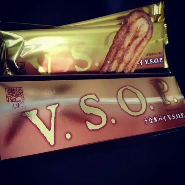 V.S.O.Pのウナギパイを頂きました🎶
これ美味しいー❗
真夜中のお菓子らしいです✨|Kashimanakitchenさん