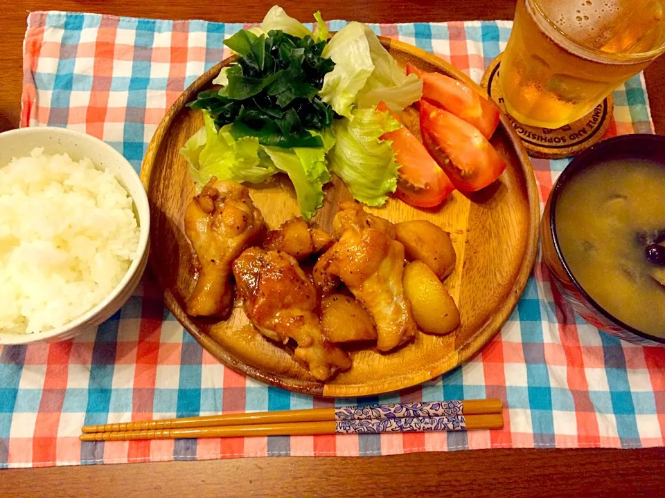 手羽元とジャガイモの甘辛煮 ワカメサラダ シジミのお味噌汁|haseseさん