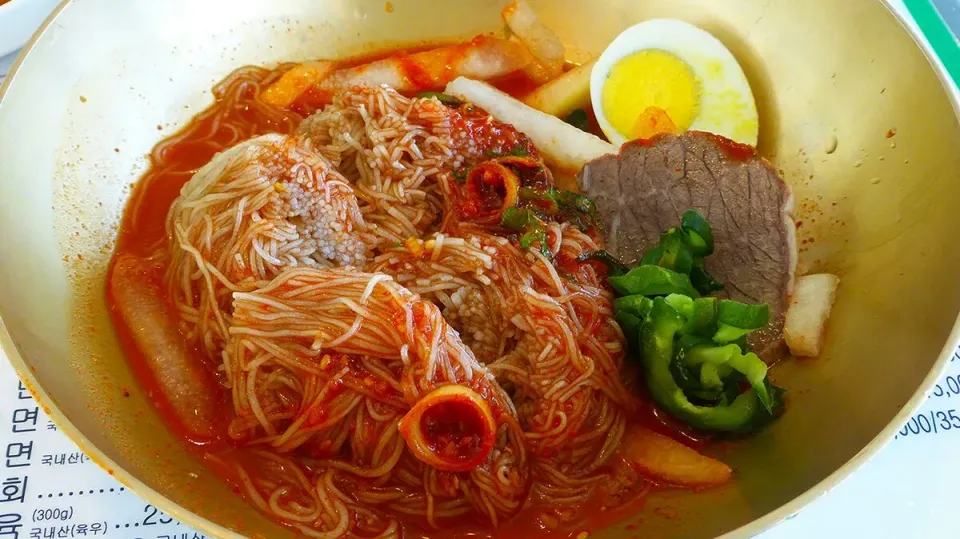 Korean cold noodle with chili sauce|steven z.y.さん