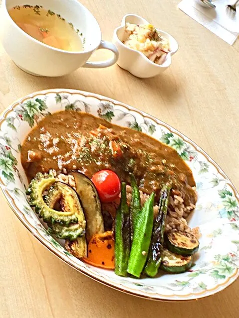 Indian curry and healthy brown rice with summer vegetables ヘルシー玄米風ご飯と夏野菜のインドカレー #cflat #cafe #OSAKA|心斎橋  C Flat Cafeさん