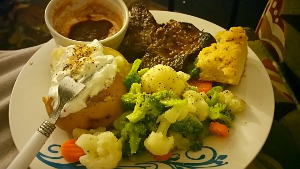 Snapdishの料理写真:#PrimeRibRoast #Veggies #BakedPotato and my Horseradish sauce|Precious Loveさん